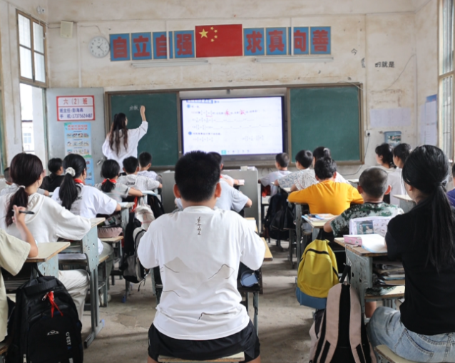 将教育定性为公共服务是对教育功能的精准定位更是对民生需求的深入回应 将教育定性为公共服务是对教育功能的精准定位更是对民生需求的深入回应